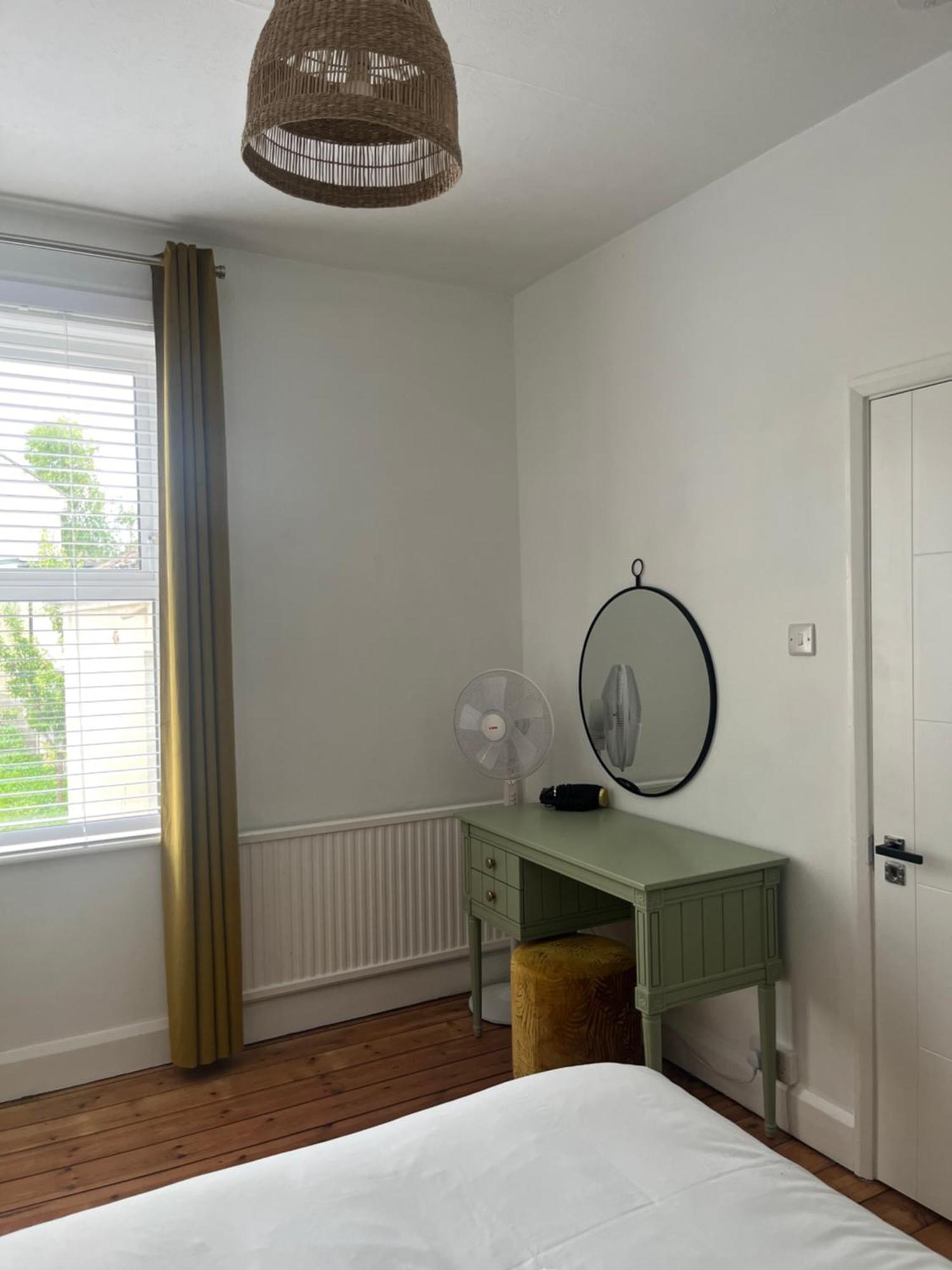 Spacious And Stylish Home Bath Extérieur photo