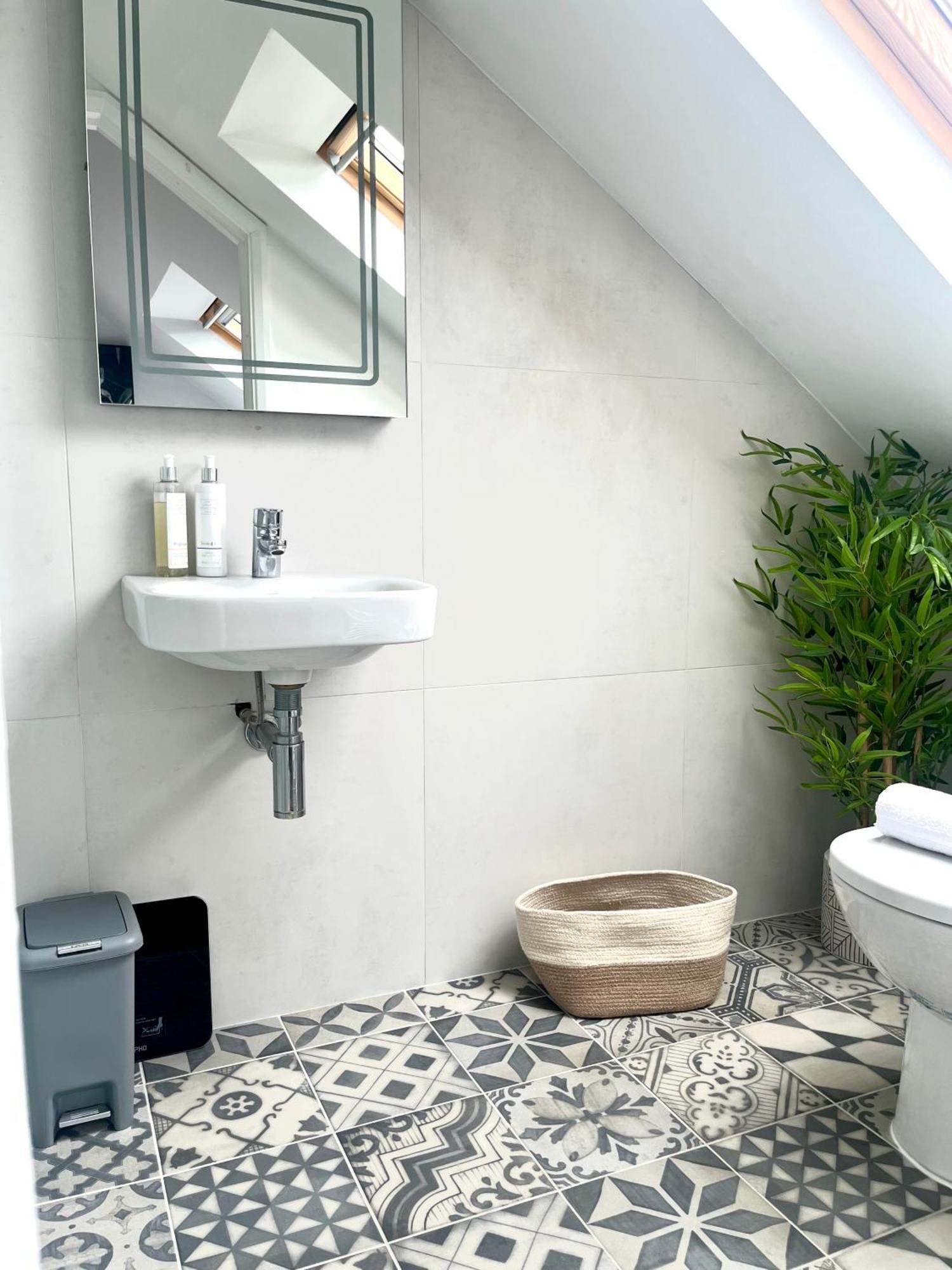 Spacious And Stylish Home Bath Extérieur photo